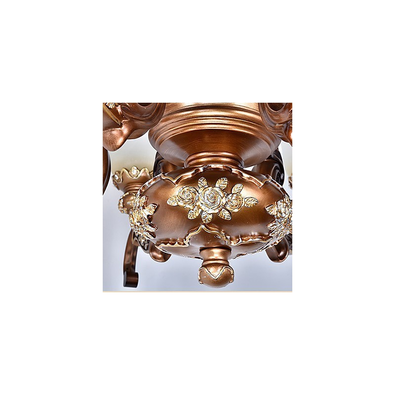 Lámpara de araña tradicional clásica retro de metal.