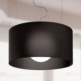Lámpara colgante de hierro con pantalla negra