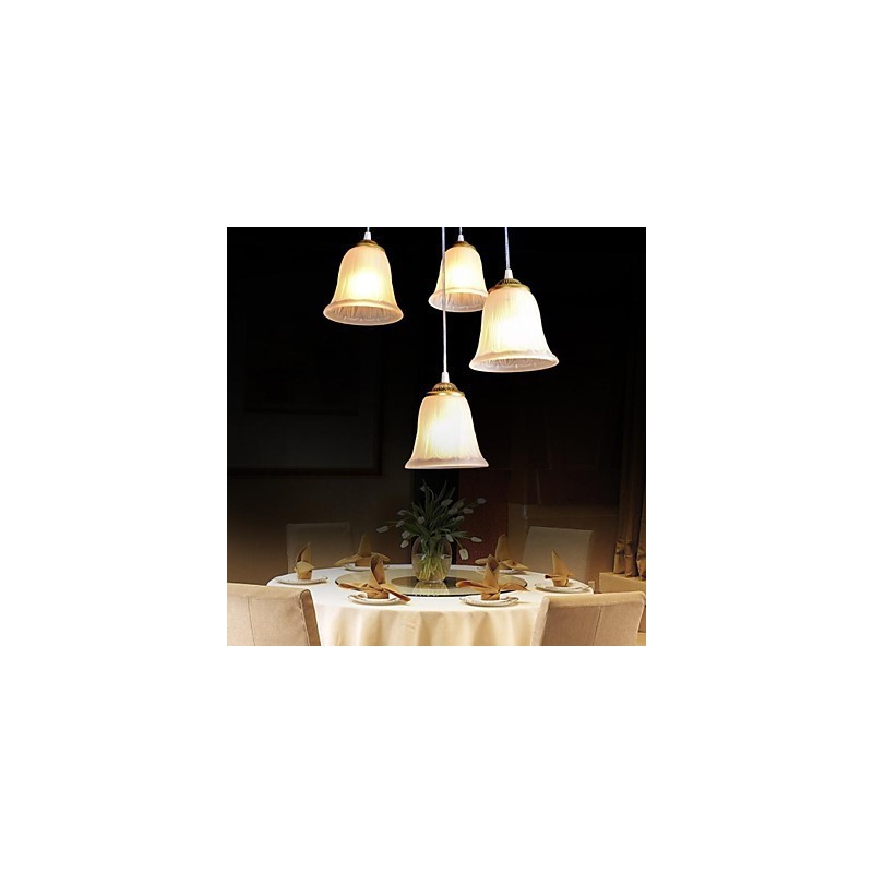 Lámpara colgante de bronce con cuatro luces y pantalla de cristal, estilo retro clásico europeo.