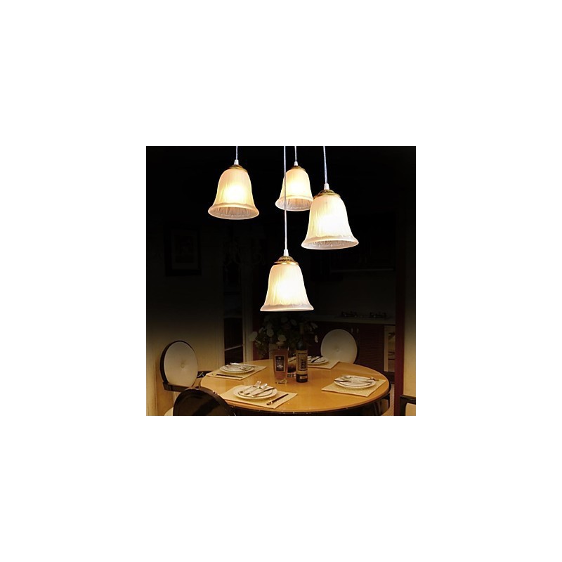 Lámpara colgante de bronce con cuatro luces y pantalla de cristal, estilo retro clásico europeo.