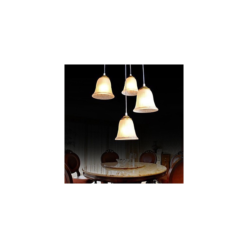Lámpara colgante de bronce con cuatro luces y pantalla de cristal, estilo retro clásico europeo.