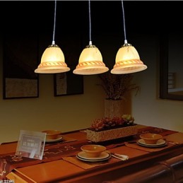 Lámpara colgante de tres luces de bronce estilo europeo retro clásico.