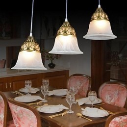 Lámpara colgante de bronce de tres luces con cristal muaré, estilo clásico europeo.