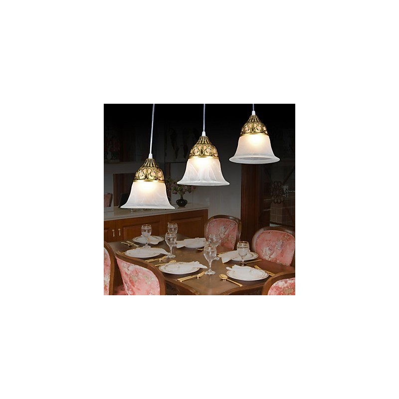 Lámpara colgante de bronce de tres luces con cristal muaré, estilo clásico europeo.