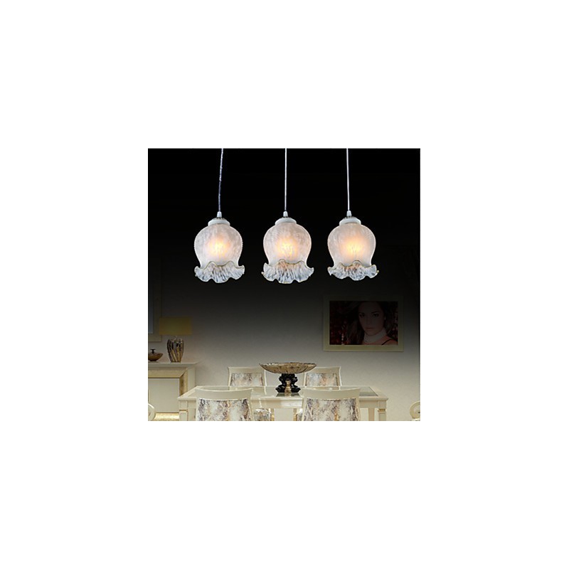Lámpara colgante blanca de tres luces, estilo retro europeo clásico.