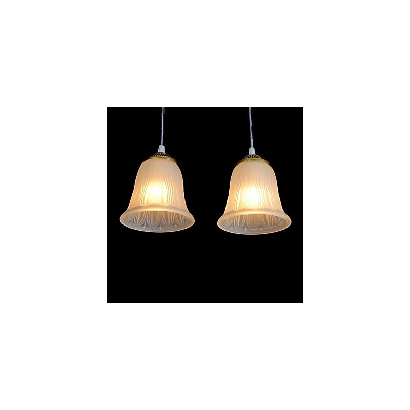 Lámpara colgante de bronce con tres luces y pantalla de cristal, estilo retro clásico europeo.