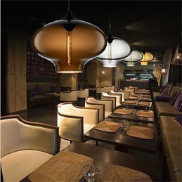 Lámpara colgante de cristal de una sola cabeza, estilo retro y creativo, en una cafetería con pecera.