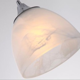 Lámpara colgante moderna con dosel oblongo y copa de vino de tres luces