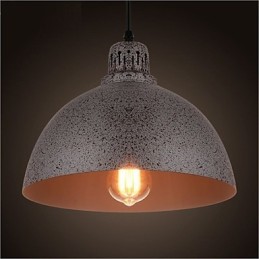 Lámpara colgante vintage de metal con forma de punto y una luz