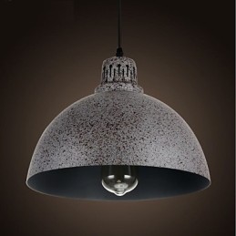 Lámpara colgante vintage de metal con forma de punto y una luz