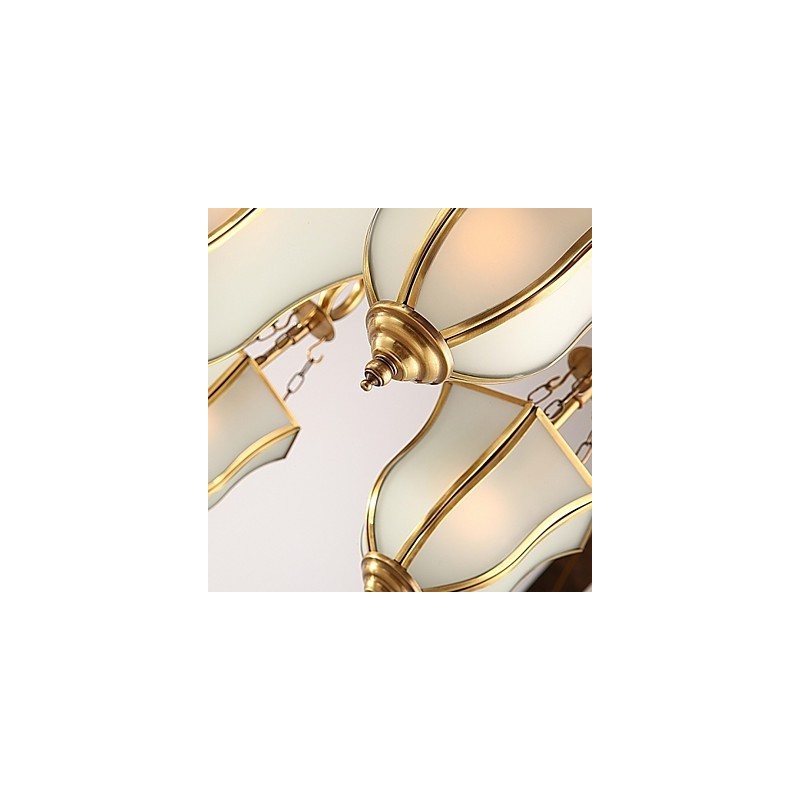 Lámpara de araña tradicional clásica rústica de metal.