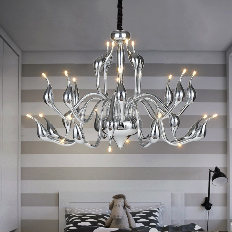 Lámpara de araña moderna de 24 luces con forma de cisne, bombilla G4 cromada incluida.