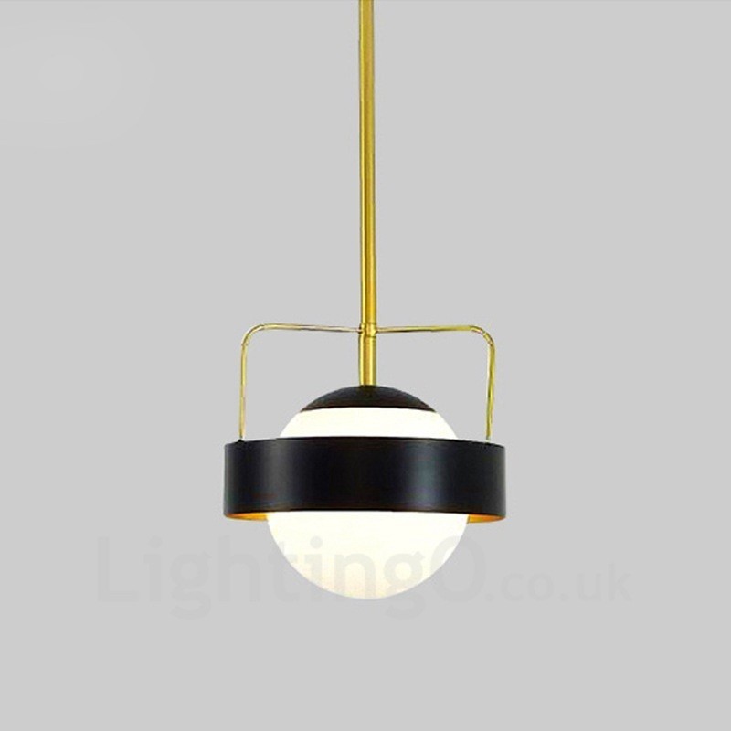 Lámpara de techo moderna contemporánea de 1 luz, lámpara colgante con baño de cobre y pantalla de cristal esférico blanco y negro.