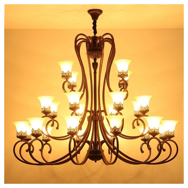Lámpara de araña de metal con 24 luces y pantallas de cristal para techo alto, estilo vintage de isla campestre.