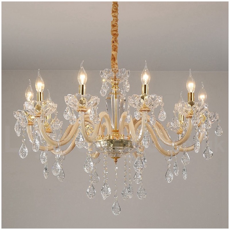 Candelabro dorado con candelabro de cristal transparente