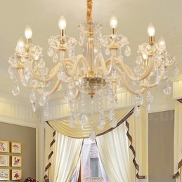 Candelabro dorado con candelabro de cristal transparente