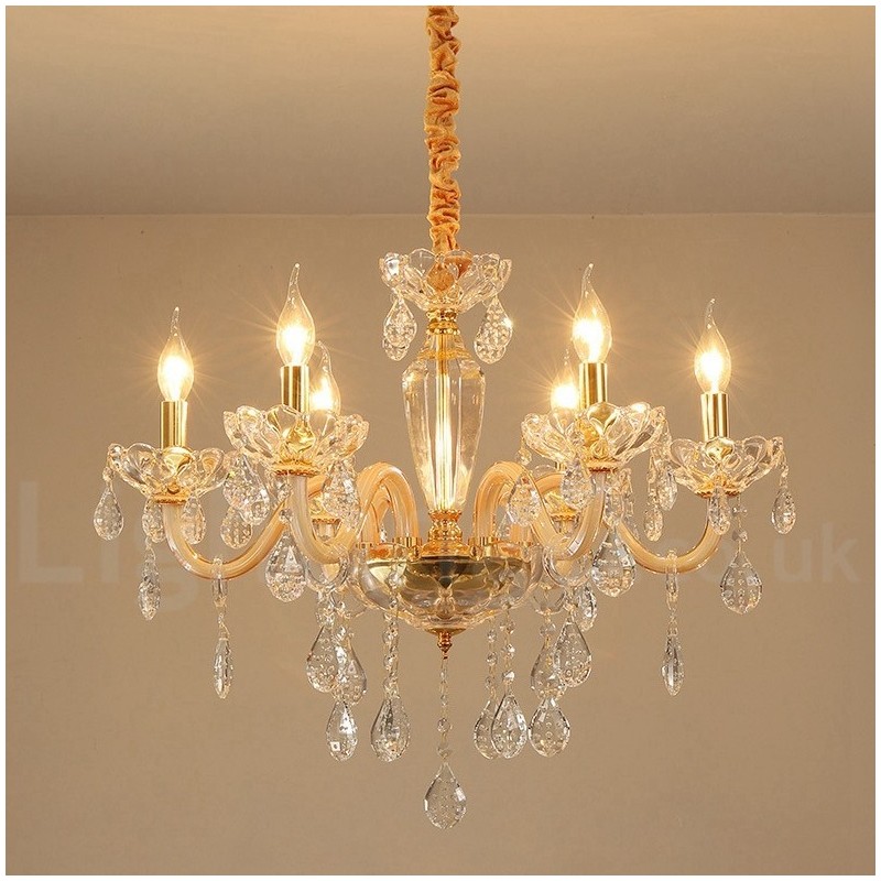 Candelabro dorado con candelabro de cristal transparente