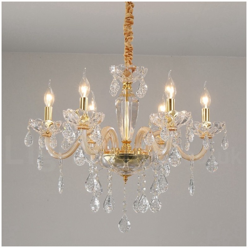 Candelabro dorado con candelabro de cristal transparente