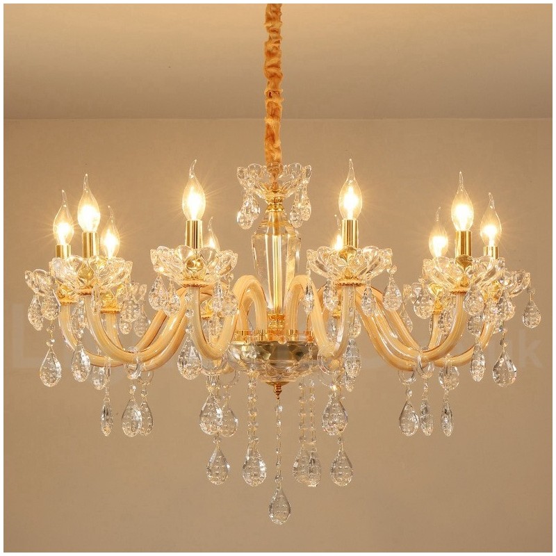 Candelabro dorado con candelabro de cristal transparente