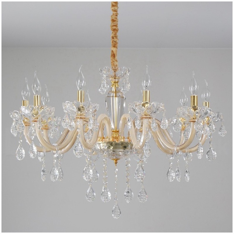 Candelabro dorado con candelabro de cristal transparente