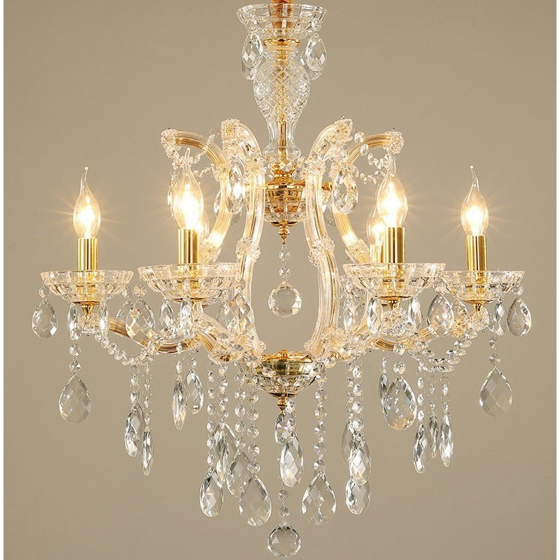 Candelabro de cristal dorado de 6 luces