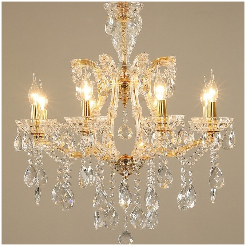Candelabro de cristal dorado de 8 luces