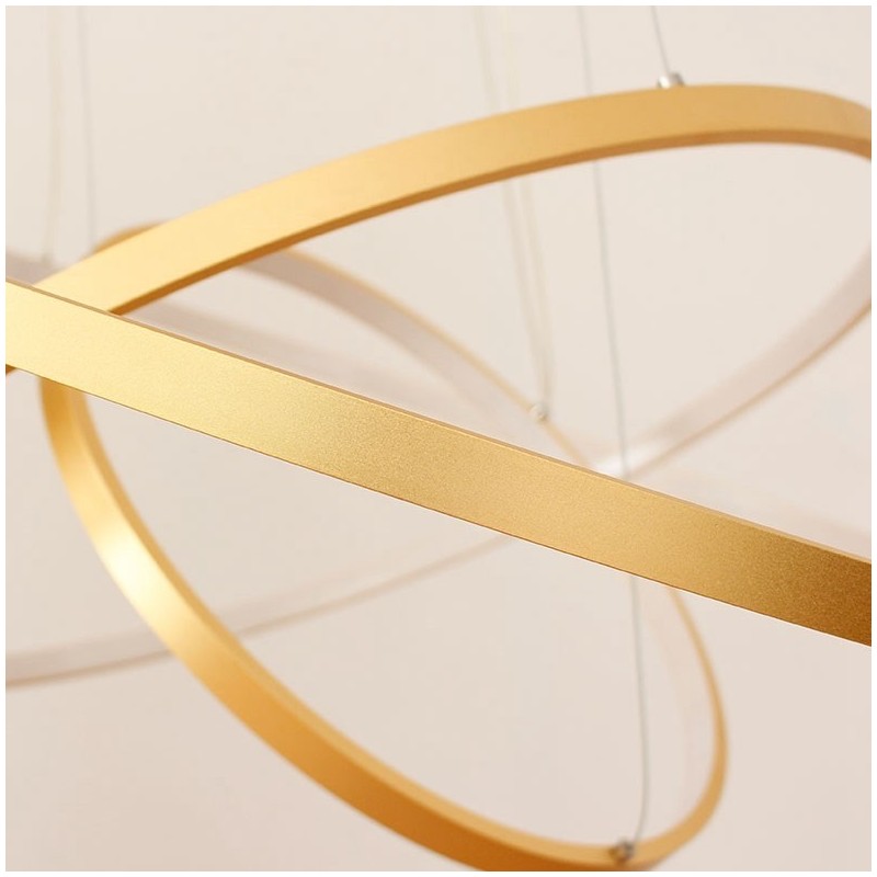 Lámpara colgante regulable con control remoto, diseño moderno dorado, tres anillos.