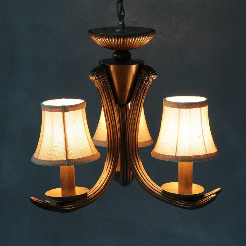 Lámpara de araña antigua de 3 luces con diseño rústico artístico retro de astas y pantallas