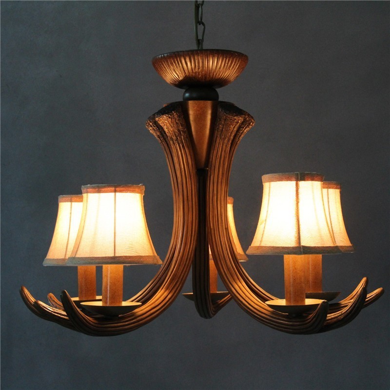Lámpara de araña antigua de 5 luces con diseño rústico, estilo retro y artístico, con forma de asta.