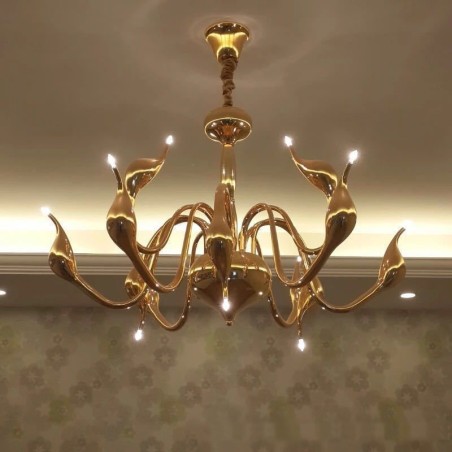 Lámpara colgante moderna de metal dorado con forma de cisne de 12 luces Lámpara colgante moderna de metal dorado con forma de cisne de 12 luces