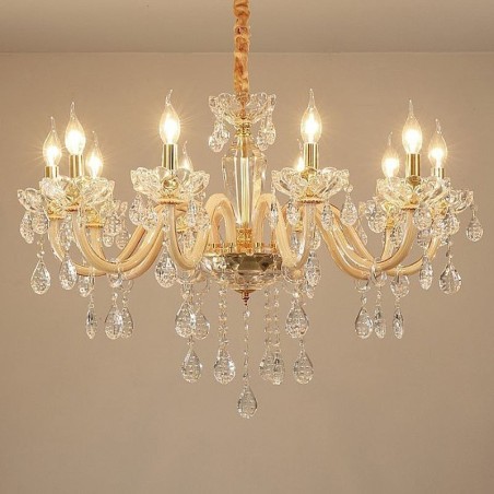 Elegante lámpara colgante de cristal de estilo europeo. Elegante lámpara colgante de cristal de estilo europeo.