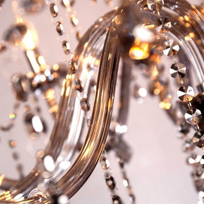 Elegante lámpara colgante de cristal de estilo europeo.