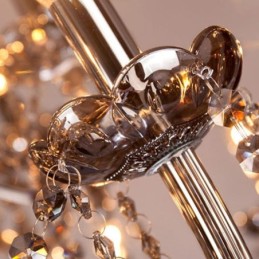 Elegante lámpara colgante de cristal de estilo europeo.