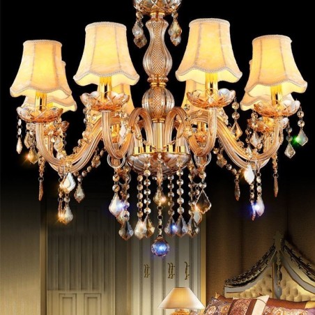 Lámpara colgante de cristal europea, elegante lámpara colgante de color ámbar. Lámpara colgante de cristal europea, elegante lámpara colgante de color ámbar.