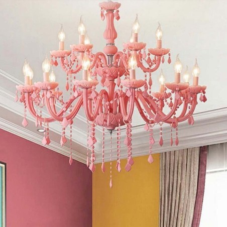 Elegante lámpara colgante de cristal de estilo europeo de gran tamaño. Elegante lámpara colgante de cristal de estilo europeo de gran tamaño.