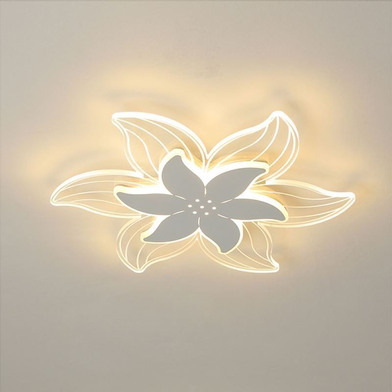 Lámpara de techo empotrada con forma de flor, elegante y decorativa.