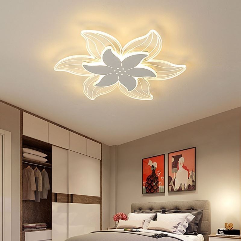 Lámpara de techo empotrada con forma de flor, elegante y decorativa.