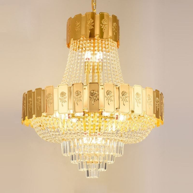 Lámpara colgante de cristal dorado, elegante y decorativa.