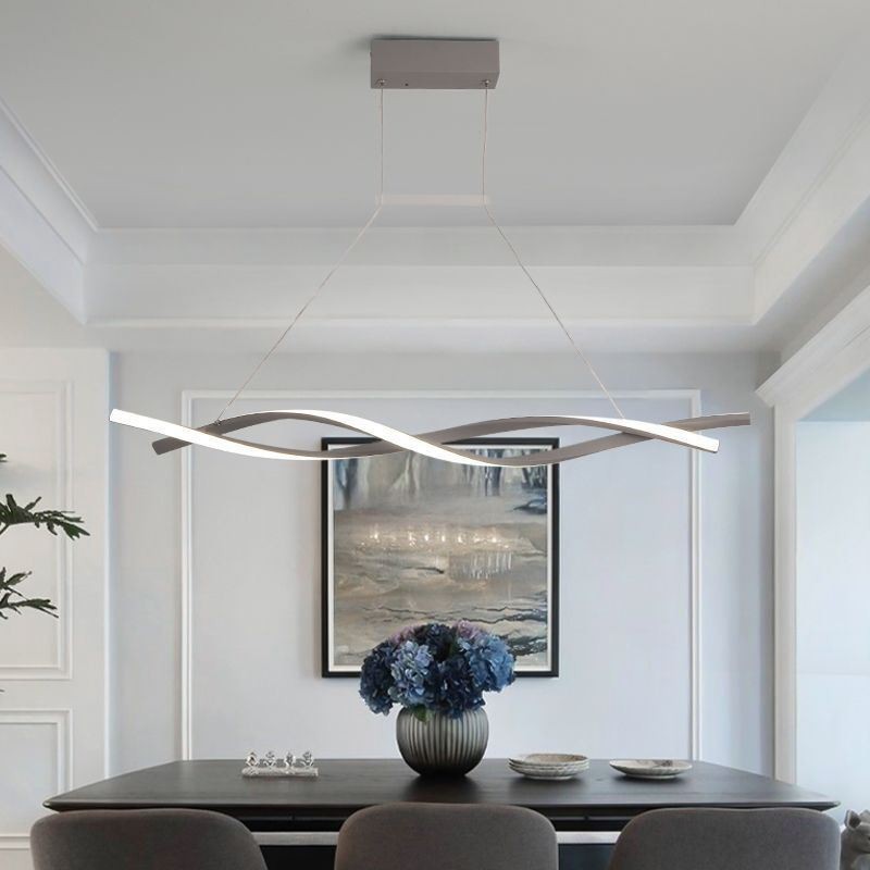 Lámpara colgante moderna con diseño giratorio para comedor
