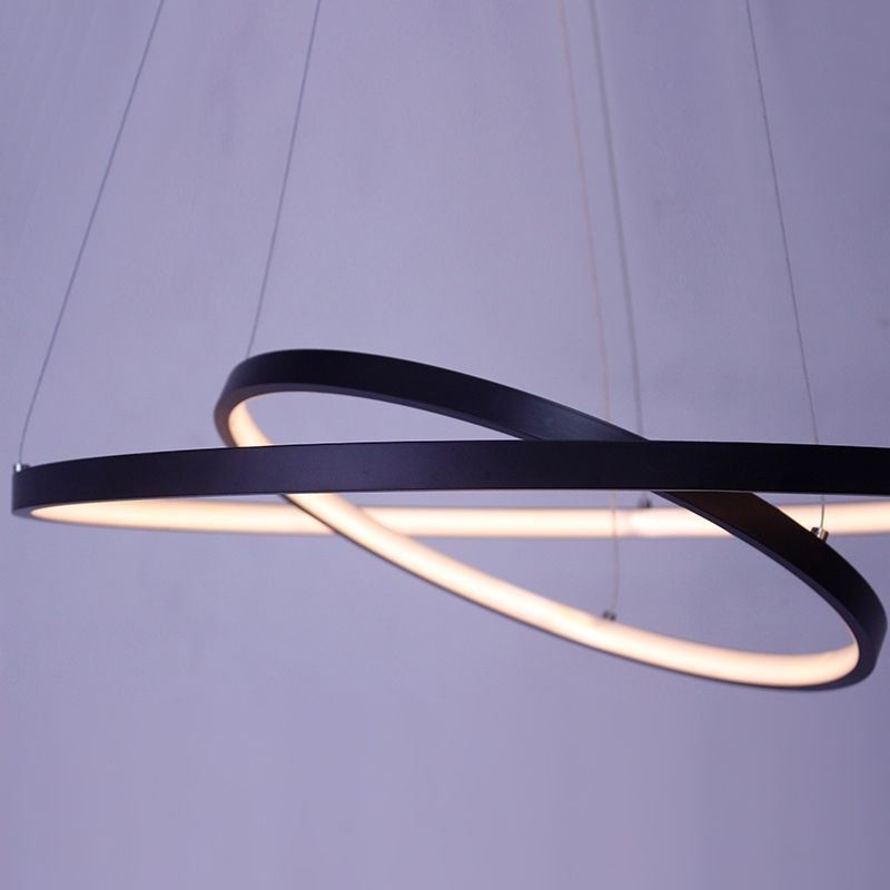 Lámpara colgante moderna y sencilla de aluminio con doble aro.