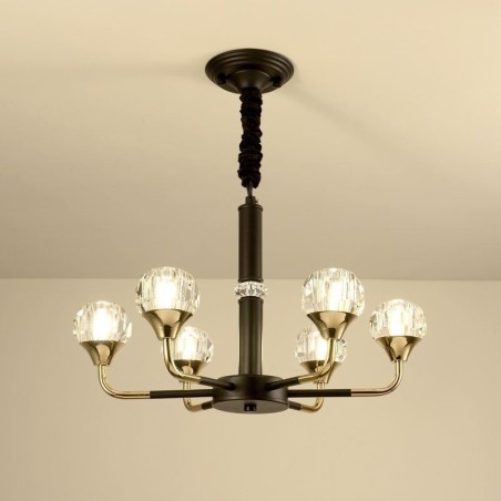 Lámpara colgante de cristal moderna y elegante. Lámpara colgante de cristal moderna y elegante.