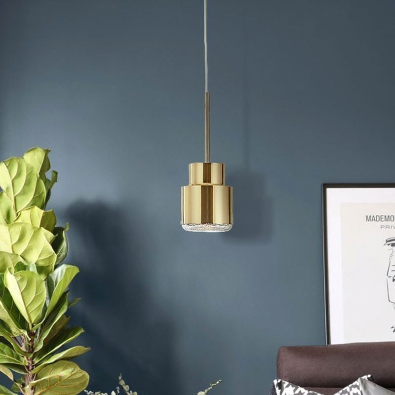 Lámpara colgante de vidrio posmoderno, lámpara cilíndrica dorada, iluminación brillante.