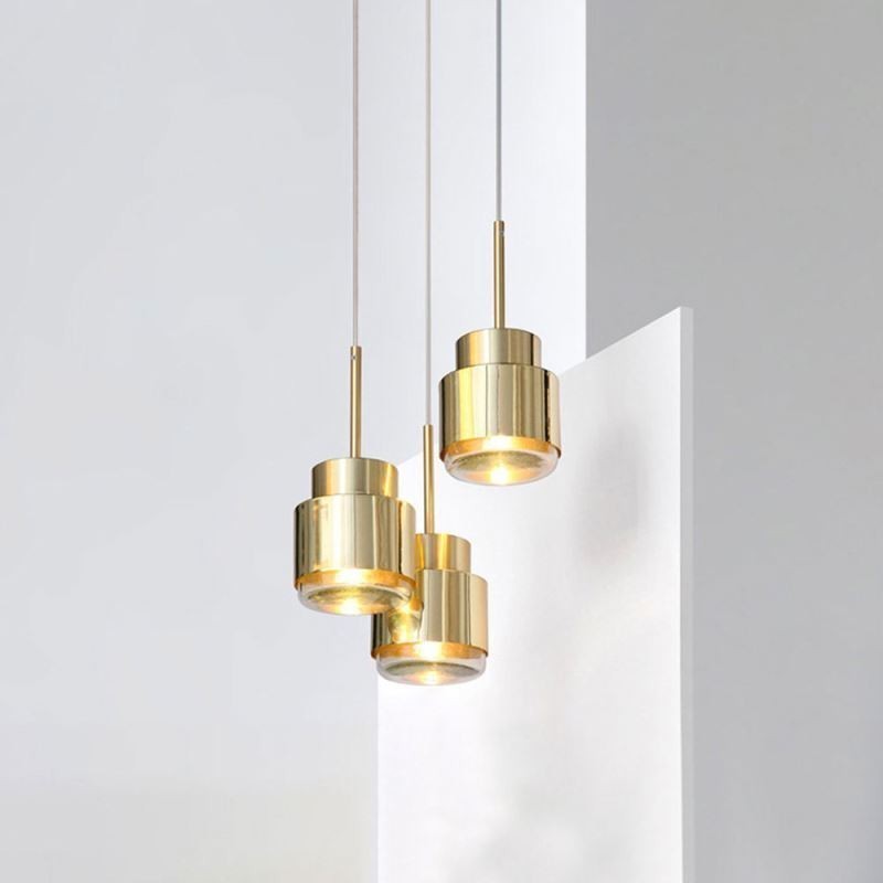 Lámpara colgante de vidrio posmoderno, lámpara cilíndrica dorada, iluminación brillante.