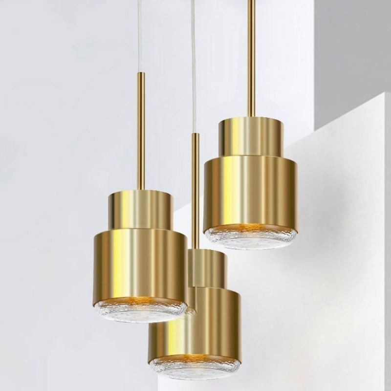 Lámpara colgante de vidrio posmoderno, lámpara cilíndrica dorada, iluminación brillante.