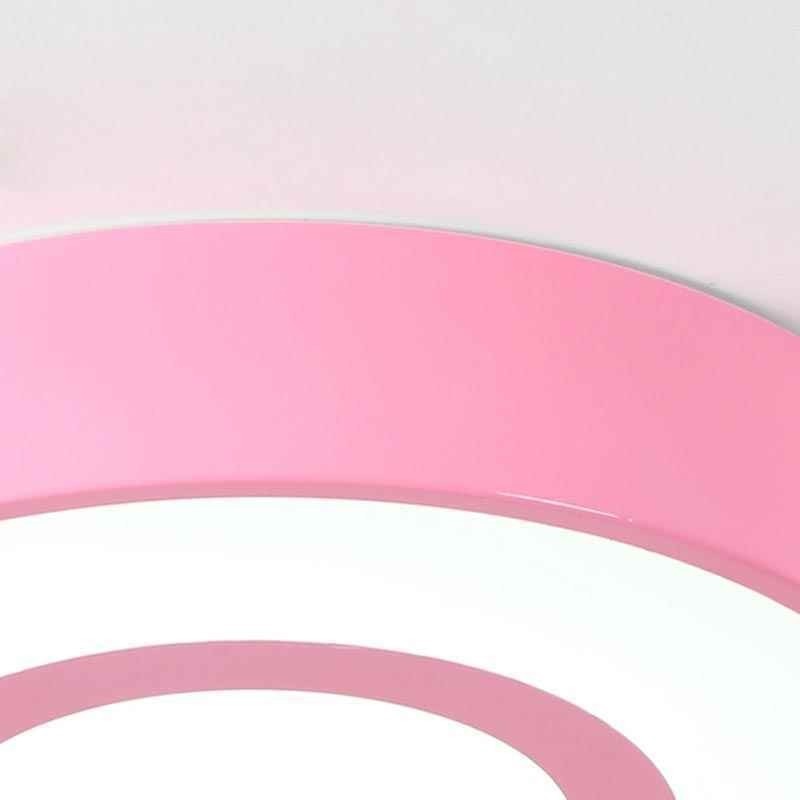 Lámpara colgante moderna y única, redonda, iluminación cálida y sencilla.