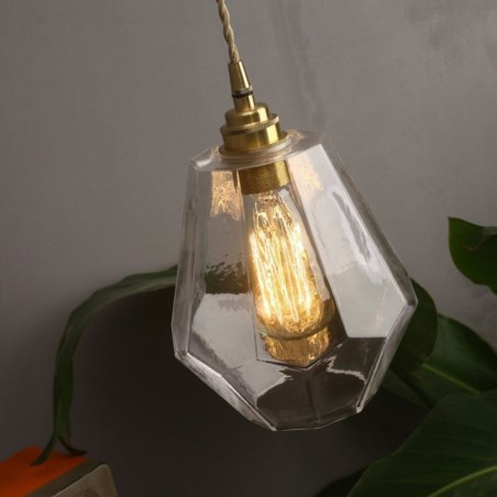 Lámpara colgante retro nórdica de latón y cristal para el hogar, lámpara con forma de torre. Lámpara colgante retro nórdica de latón y cristal para el hogar, lámpara con forma de torre.