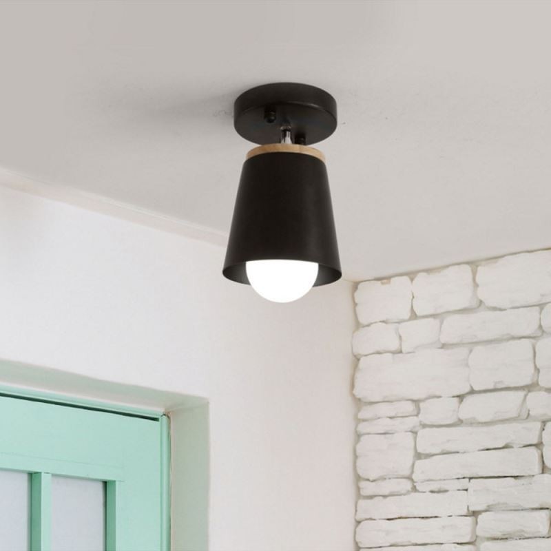 Lámpara de techo sencilla de madera con foco nórdico de hierro (una luz)