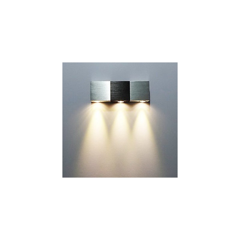 Aplique de pared moderno con luz dispersa, cuerpo rectangular de aluminio