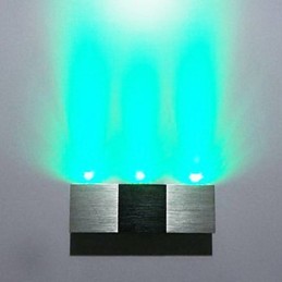 Aplique de pared moderno con luz dispersa, cuerpo rectangular de aluminio