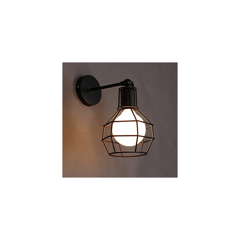 Restaurando las formas antiguas es la antigua farola del balcón del pasillo lámpara de pared de hierro forjado